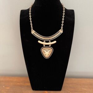 Elegant Gold Pendant Necklace